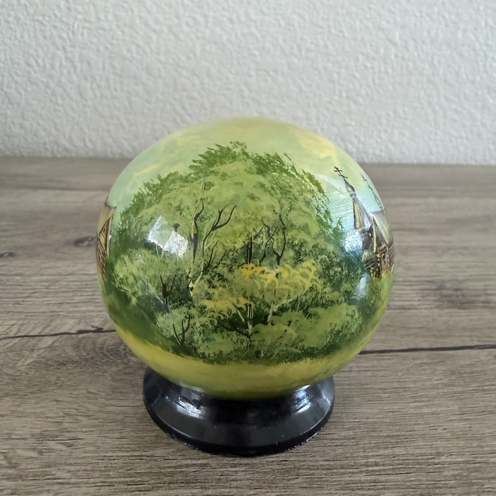 Vtg Russian Hand Painted Sphere Lacquer Wooden Trinket Cabin Forest Green Signed - Picture 3 of 12